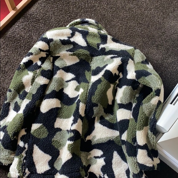 Urban outfitters size medium fuzzy camo jacket - Picture 2 of 2